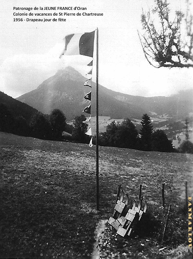 COLO JEUNE FRANCE 1956 drapeau jour de fete.jpg